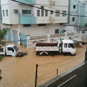 بالصور.. "شابالا" يغرق المكلا ويلحق خسائر مادية فادحة 