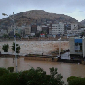 بالصور.. "شابالا" يغرق المكلا ويلحق خسائر مادية فادحة 