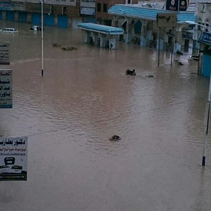 بالصور.. "شابالا" يغرق المكلا ويلحق خسائر مادية فادحة 