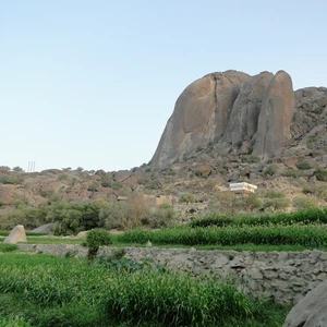 En images, le mont Shada, en bas, embrasse une belle `cicatrice`.