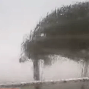بالفيديو: شاهد لحظة وصول الإعصار باتريسيا إلى المكسيك