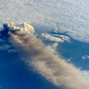 ثوران بركان بافلوف يوم 18-5-2013