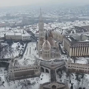 شاهد روعة الثلوج في بودابست من السماء