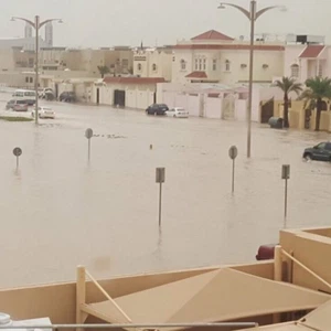 أمطار غزيرة تغرق شوارع قطر 