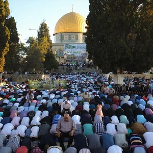 شاهد بالصور: فرحة عيد الفطر في 36 مدينة حول العالم