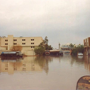 بالصور.. العاصفة الرعدية التاريخية التي اجتاحت العاصمة السعودية الرياض عام 1996/ 1416