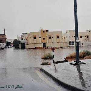 بالصور.. العاصفة الرعدية التاريخية التي اجتاحت العاصمة السعودية الرياض عام 1996/ 1416