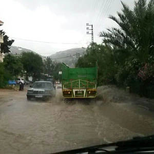 بالصور: الأمطار الغزيرة تضرب عكار اللبنانية بالرغم من اقتراب فصل الصيف