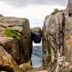 En images : découvrez les 10 rochers les plus célèbres et les plus beaux du monde