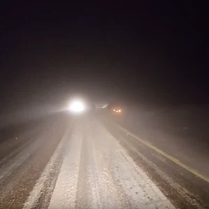  فيديو يرصد تراكم الثلوج على "الكتب" شرق القريات يوم الجمعة الماضي  