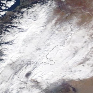 الثلوج تغطي مساحة واسعة من لبنان و مناطق حمص و ريفها في سوريا