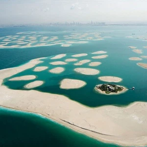 عالم الجزر هو مشروع ضخم به أكثر من 300 جزيرة للبيع لأغنياء العالم