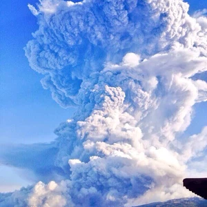 مشهد مخيف لثروان بركان تانغوراهول في وسط الإكوادور