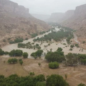 بالصور.. "شابالا" يغرق المكلا ويلحق خسائر مادية فادحة 