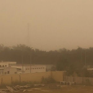جدة.. انعدام مدى الرؤية الأفقية بسبب موجة من الغبار 