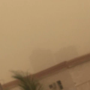 جدة.. انعدام مدى الرؤية الأفقية بسبب موجة من الغبار 