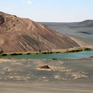 بالصور : واو الناموس .. مصدر مائي عجيب وسط الصحراء الليبية الحارقة 