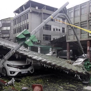  العاصفة "دوجوان" تجتاح تايوان بقوة 