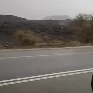 سعودي يوثق لحظة وفاته بصاعقة رعدية شمال ينبع