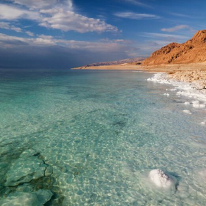 بعد أعوام من الانخفاض… 300 مليون متر مكعب من مياه الأمطار ترفع مستوى البحر الميت