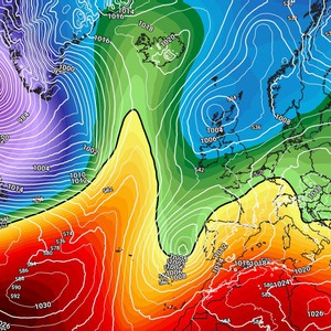 عاصفة مطرية قوية تتجه نحو غرب وجنوب القارة الأوروبية تجلب الأمطار والثلوج