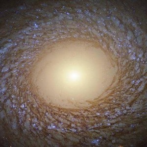 ناسا تُبهر العالم بصورة للمجرة "NGC 2275" 