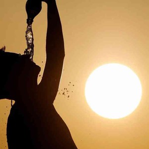 بالرغم من انتصاف تموز لم تتأثر المملكة بأي موجة حر.. ما السبب؟