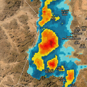 تحديث 3:10م | حزام من السُحب الرعدية يتمركز إلى الغرب من مدينة الطائف 