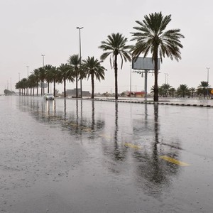 سحب رعدية مرفقة بالأمطار والبرد على جبال الحجر تمتد للإمارات الساعات القادمة