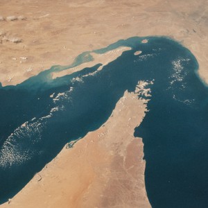  إغلاق مضيق هرمز هل يُشعل فتيل أزمة مناخية عالمية؟