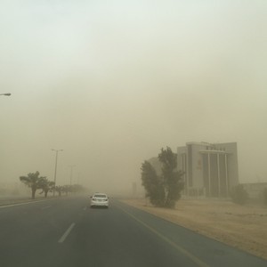 السعودية | الرياح الموسمية المثيرة للغبار تستمر بالهبوب على جنوب البحر الاحمر 