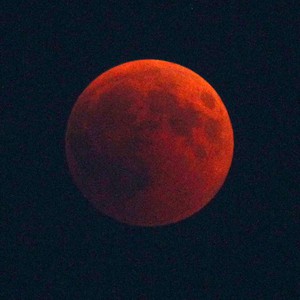 Regardez maintenant la couverture en direct de l&#39;éclipse de lune de sang dans l&#39;application Arab Weather.