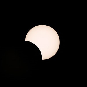 Direct | Follow the eclipse safely through the Arab Weather app at 7:00 am tomorrow, Sunday