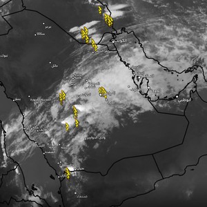 السعودية/تحديث 5:00م: كميات من السُحب تغطي أنحاء واسعة من جنوب غرب و وسط و شرق المملكة و يُرافقها هطول الأمطار في بعض المناطق