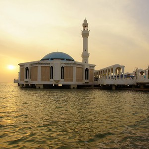 جدة | شاهد الأثر المُباشر لتأخر هبوب نسيم البحر على رفع درجات الحرارة في جدة اليوم 