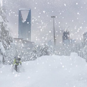 Une surprise archivistique inattendue : la neige a recouvert les rues de Riyad !