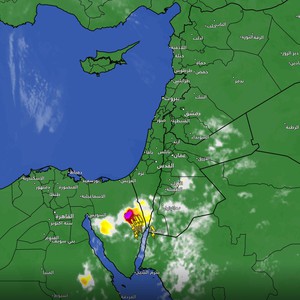 العقبة الآن | سحب رعدية تزيّن سماء المدينة بعد ساعات من تسجيلها أعلى حرارة في تاريخها