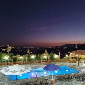 بعض أفضل المزارع والشاليهات للإيجار في الأردن