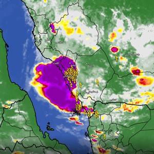 تحديث جوي | سحب رعدية شاهقة في ارتفاعها تقترب من القنفذة ومناطق أخرى تحت السحب الرعدية الآن