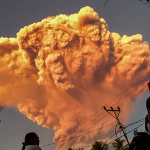 20 flights cancelled and residents evacuated after Bali volcano eruption
