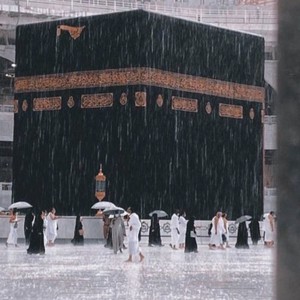 سجلات الأرشيف الجوي تكشف: تقلبات جوية مفاجئة رافقت مواسم الحج عبر السنين!