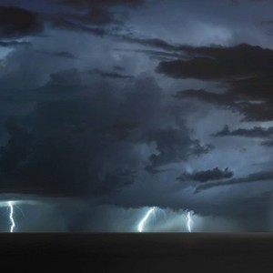 موسم الوسم | تغيرات جذرية على الأنظمة الجوية تدفع بالأمطار والبرديات نحو السعودية