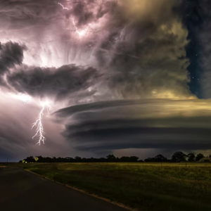 الخليج العربي | رطوبة مدارية تزحف من بحر العرب فهل تحمل الأمطار الغزيرة لدول الخليج؟