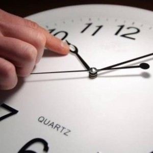 فلسطين | بدء العمل بالتوقيت الصيفي اليوم