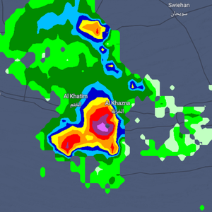 طقس الإمارات | سحب رعدية كثيفة وبرديات تضرب منطقة الخزنة في العين