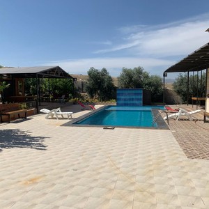 مزرعة و شاليه جلعد والوفاء | جوّك مزارِع