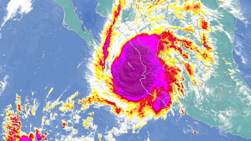 الإعصار روسلين يضرب السواحل الغربية للمكسيك مساء اليوم و مخاوف من الفيضانات