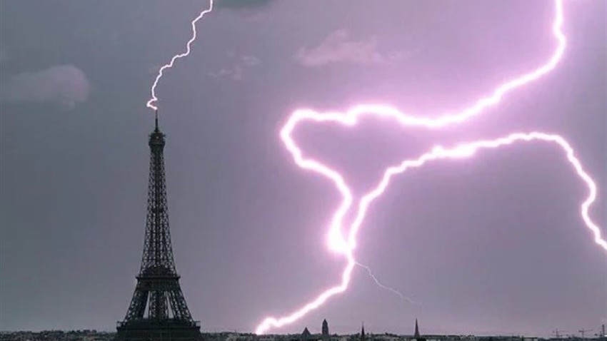 بالفيديو | عواصف رعدية عنيفة وبرد كثيف يضرب فرنسا ويتسبب بوفاة وعدة إصابات