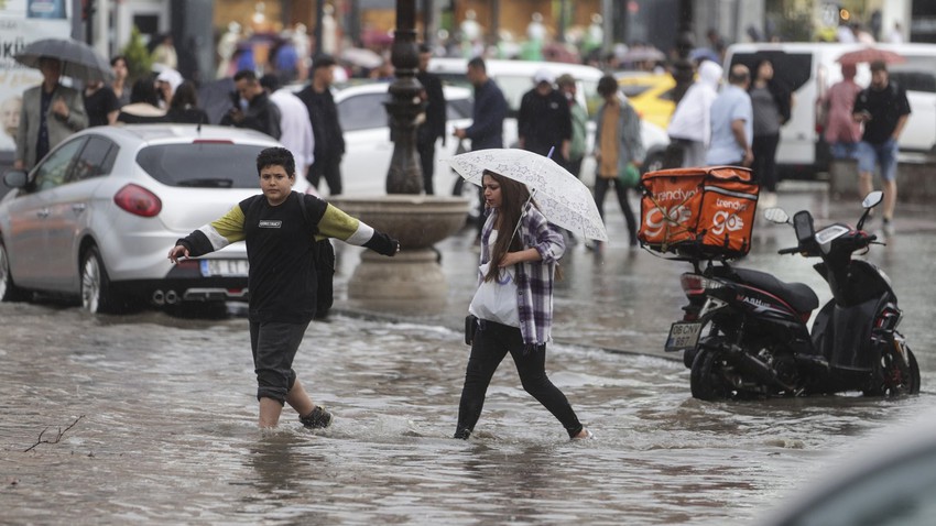 مشاهد صادمة من فيضانات تركيا التي غمرت عدة مقاطعات وتسببت بوفاة وعدة إصابات