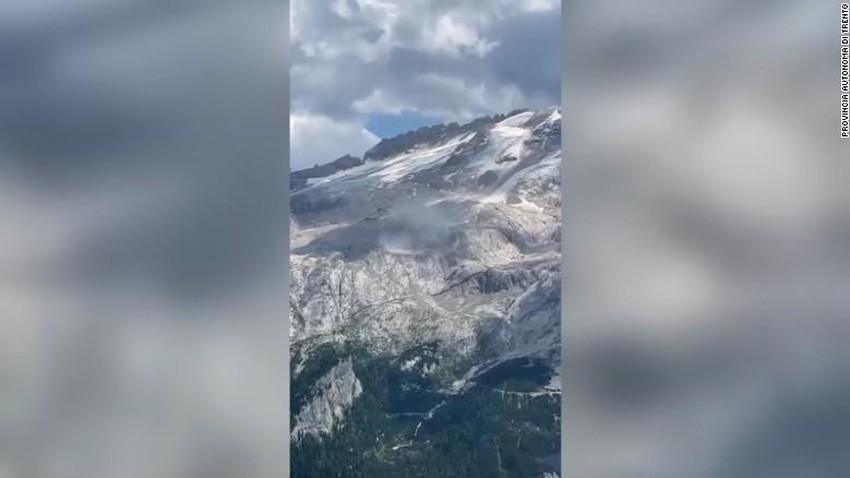 Dead and injured in an avalanche in the Italian Alps, amid unusually high temperatures